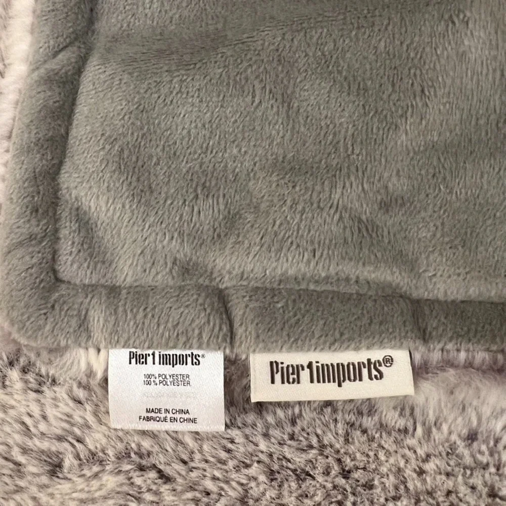 Pier 1 Imports Faux‎ Mink Fur Throw Luxury Blanket Shag Silver Gray 50x60